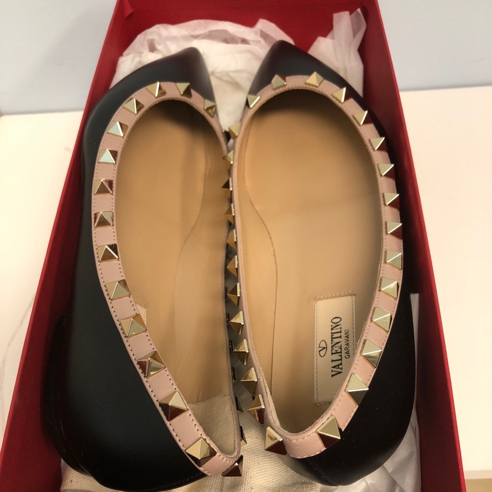Valentino garavani rockstud  flats, size 37.5- NEW
